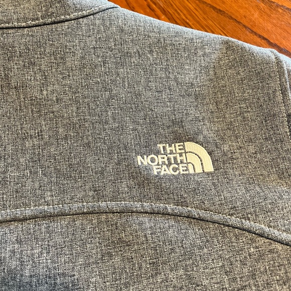 Northface Softshell Jacket - Picture 6 of 8
